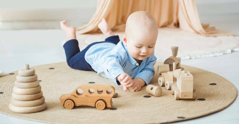 Montessori Toys vs Traditional Toys